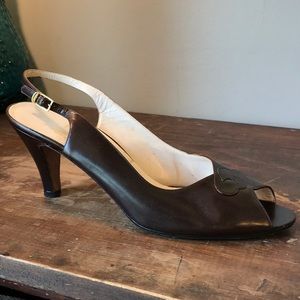 vintage Ferragamo brown Peep toe heels 10AA